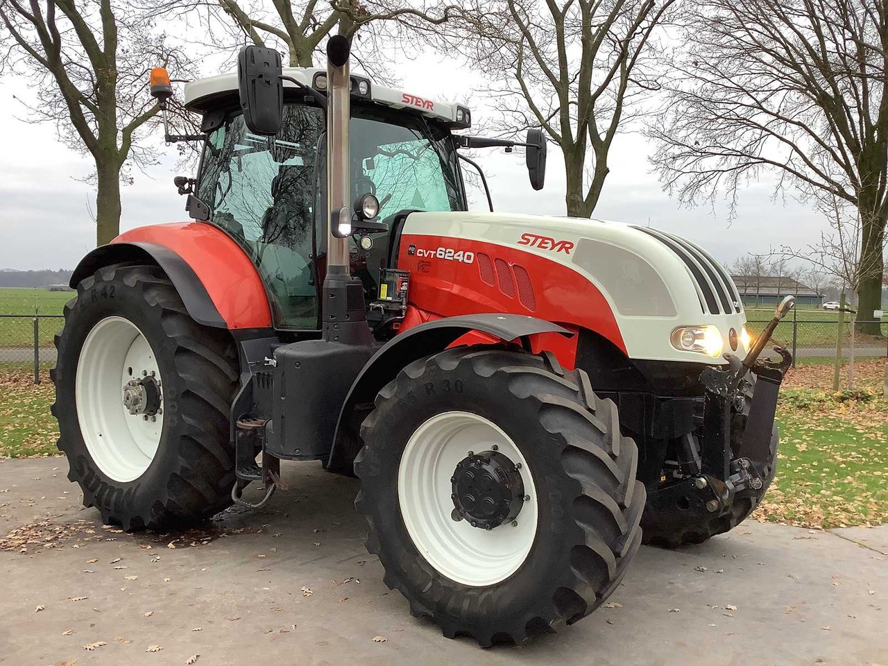 STEYR - 2016 - CVT 6240 - ALL-WHEEL DRIVE FARM TRACTOR - Tracteur agricole: photos 3 STEYR - 2016 - CVT 6240 - ALL-WHEEL DRIVE FARM TRACTOR - Tracteur agricole: photos 3