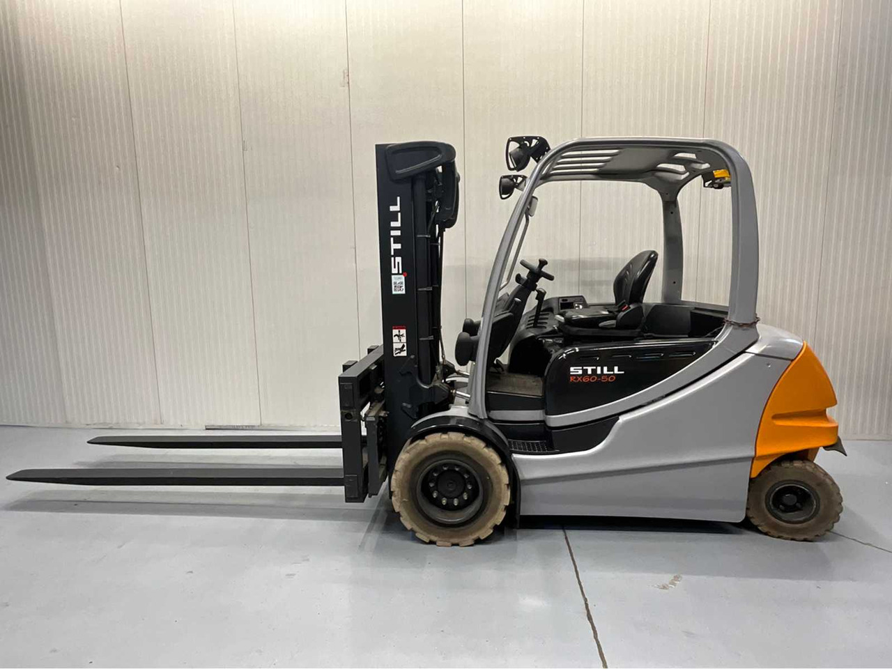 Chariot élévateur STILL 5000KG- RX60-50 - FORKLIFT TRIPLEX - FORK POSITIONER - SIDESHIFT - FREELIFT - BATTERY 2015 WITH ONLY 1121 HOURS: photos 22 Chariot élévateur STILL 5000KG- RX60-50 - FORKLIFT TRIPLEX - FORK POSITIONER - SIDESHIFT - FREELIFT - BATTERY 2015 WITH ONLY 1121 HOURS: photos 22