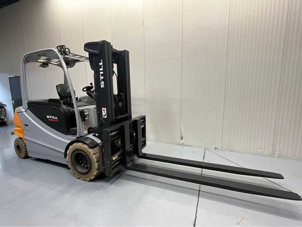 Chariot élévateur STILL 5000KG- RX60-50 - FORKLIFT TRIPLEX - FORK POSITIONER - SIDESHIFT - FREELIFT - BATTERY 2015 WITH ONLY 1121 HOURS: photos 9 Chariot élévateur STILL 5000KG- RX60-50 - FORKLIFT TRIPLEX - FORK POSITIONER - SIDESHIFT - FREELIFT - BATTERY 2015 WITH ONLY 1121 HOURS: photos 9