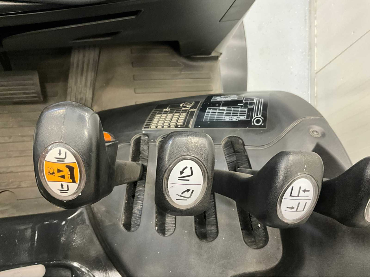 Chariot élévateur STILL 5000KG- RX60-50 - FORKLIFT TRIPLEX - FORK POSITIONER - SIDESHIFT - FREELIFT - BATTERY 2015 WITH ONLY 1121 HOURS: photos 16 Chariot élévateur STILL 5000KG- RX60-50 - FORKLIFT TRIPLEX - FORK POSITIONER - SIDESHIFT - FREELIFT - BATTERY 2015 WITH ONLY 1121 HOURS: photos 16