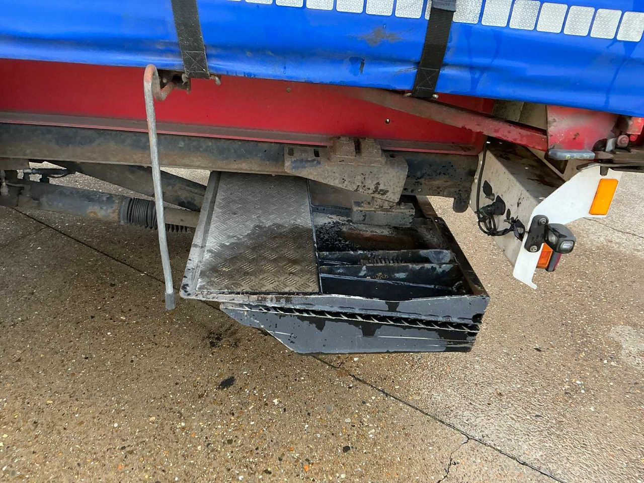 Semi-remorque 2006 GROENEWEGEN DRO-12-27 SEMI-TRAILER: photos 11 Semi-remorque 2006 GROENEWEGEN DRO-12-27 SEMI-TRAILER: photos 11