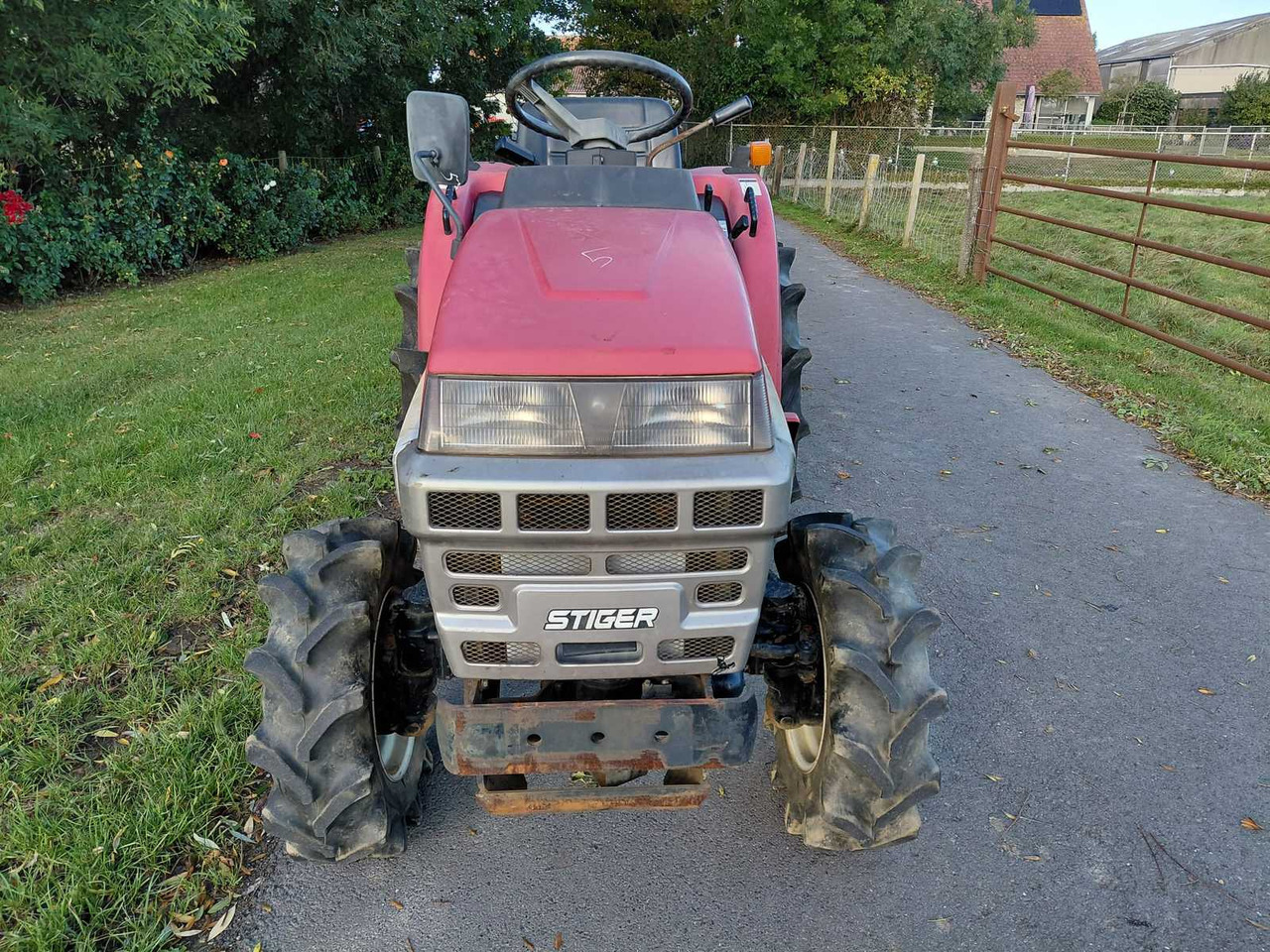 Shibaura P185F - Micro tracteur: photos 2 Shibaura P185F - Micro tracteur: photos 2