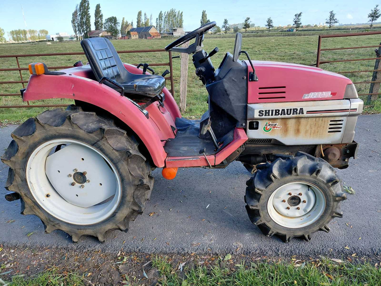 Shibaura P185F - Micro tracteur: photos 4 Shibaura P185F - Micro tracteur: photos 4