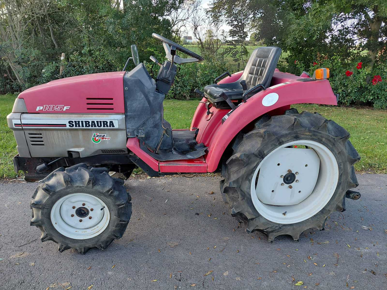 Shibaura P185F - Micro tracteur: photos 1 Shibaura P185F - Micro tracteur: photos 1