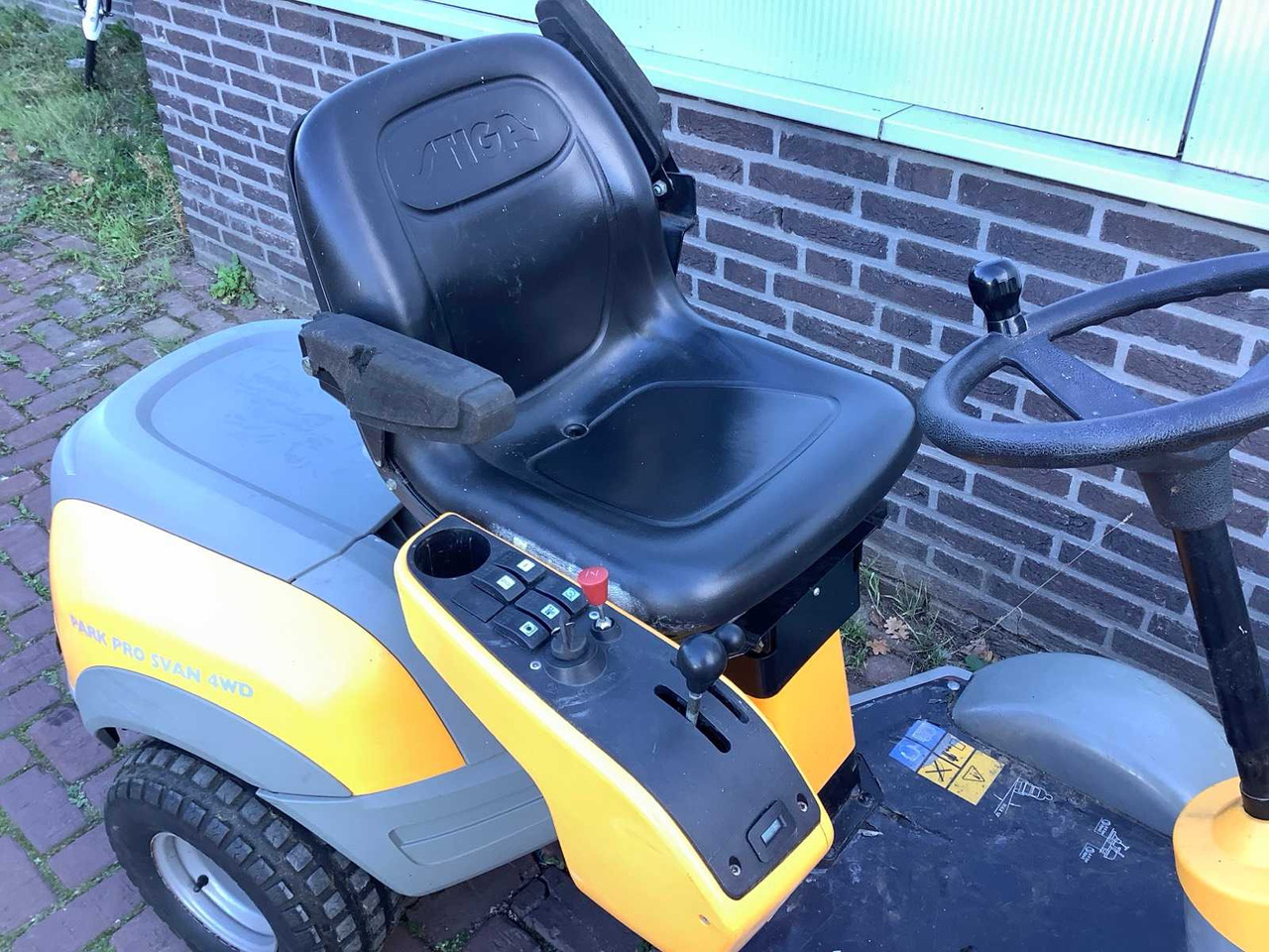 Stiga Park pro swan 4wd - Motofaucheuse: photos 3 Stiga Park pro swan 4wd - Motofaucheuse: photos 3