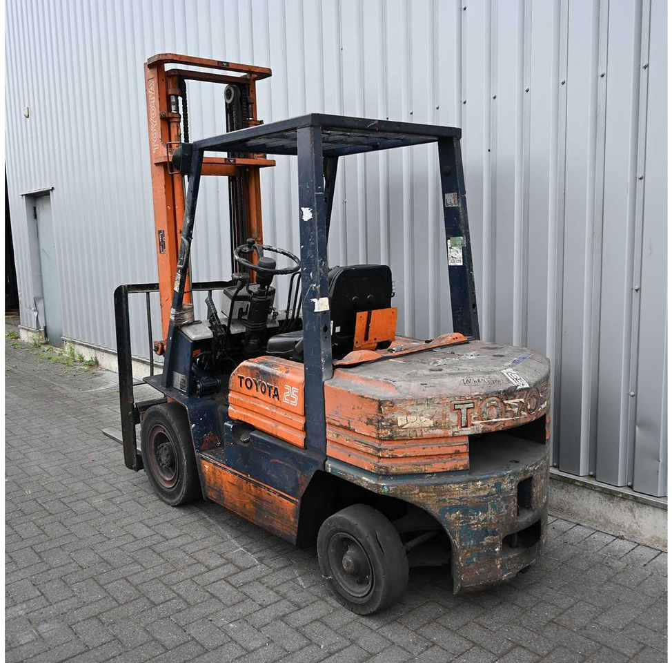 TOYOTA - 1991 - 02 5FDF 25 - FORKLIFT TRUCK - Chariot élévateur: photos 3 TOYOTA - 1991 - 02 5FDF 25 - FORKLIFT TRUCK - Chariot élévateur: photos 3