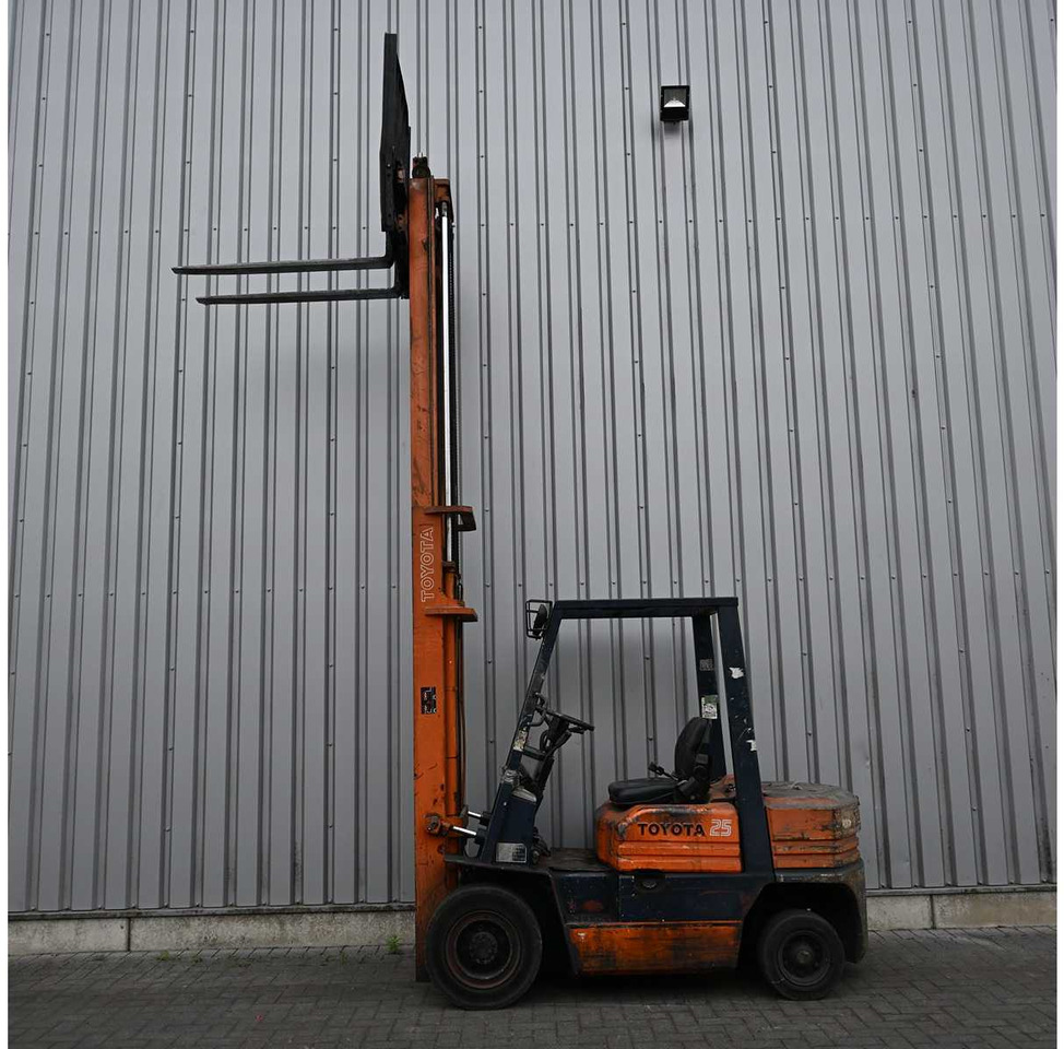 TOYOTA - 1991 - 02 5FDF 25 - FORKLIFT TRUCK - Chariot élévateur: photos 4 TOYOTA - 1991 - 02 5FDF 25 - FORKLIFT TRUCK - Chariot élévateur: photos 4