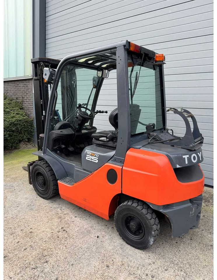 TOYOTA - 2017 - 02-8-FGF-25 - 4.7M TRIPLEX - FORKLIFT - Chariot élévateur: photos 3 TOYOTA - 2017 - 02-8-FGF-25 - 4.7M TRIPLEX - FORKLIFT - Chariot élévateur: photos 3