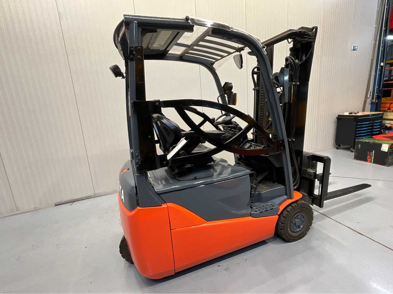 TOYOTA - 8FBE16T - FORKLIFT, FORK POSITIONER, SIDE-SHIFT, BLUESPOT, 2018 - Chariot élévateur: photos 4 TOYOTA - 8FBE16T - FORKLIFT, FORK POSITIONER, SIDE-SHIFT, BLUESPOT, 2018 - Chariot élévateur: photos 4