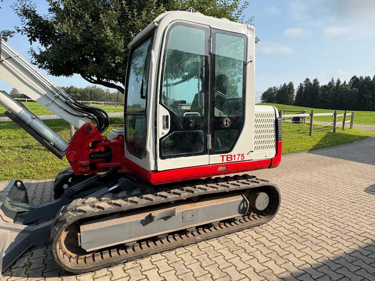Takeuchi TB 175 CV - Pelle sur chenille: photos 5 Takeuchi TB 175 CV - Pelle sur chenille: photos 5