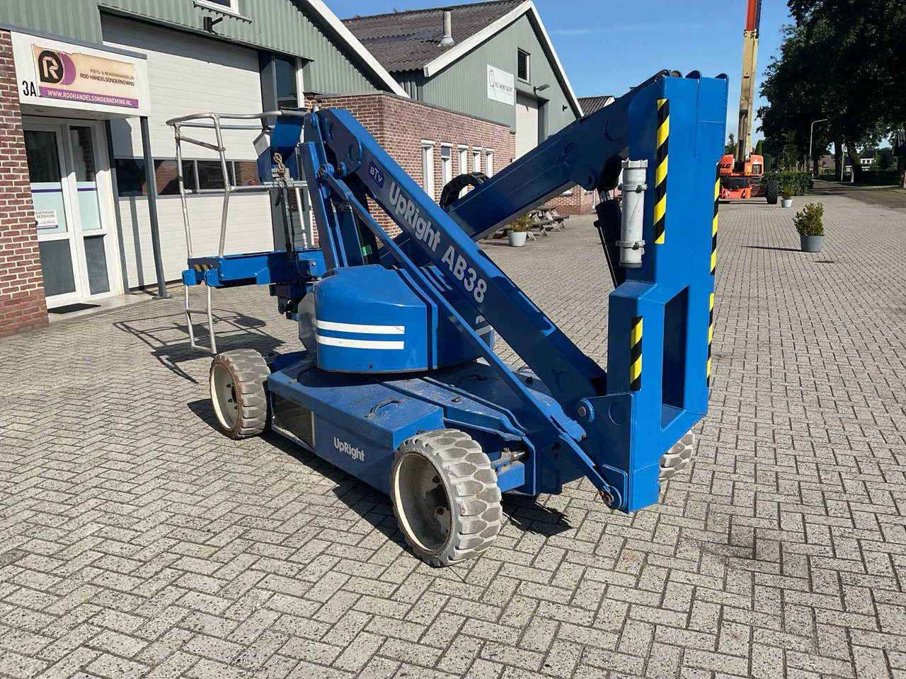 Upright AB 38N - Nacelle: photos 4 Upright AB 38N - Nacelle: photos 4