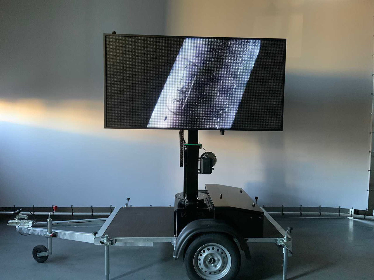 Matériel de chantier, Remorque Viplex tekstkar P8 ledscherm op aanhangwagen: photos 25