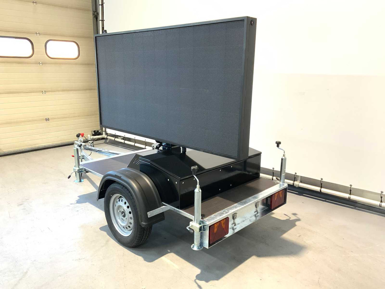 Matériel de chantier, Remorque Viplex tekstkar P8 ledscherm op aanhangwagen: photos 10