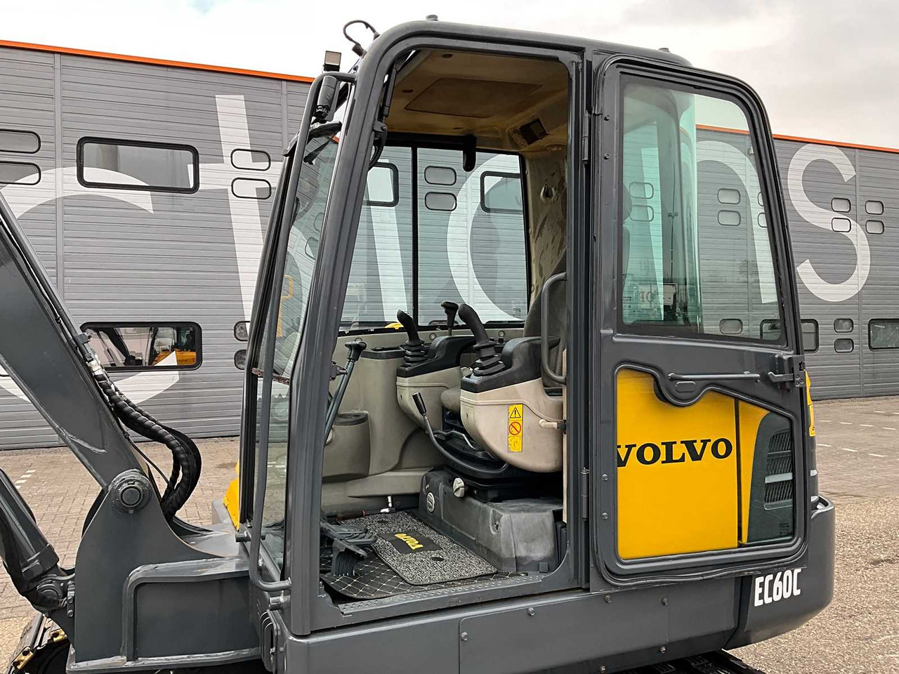 Pelle sur chenille Volvo EC60C: photos 20