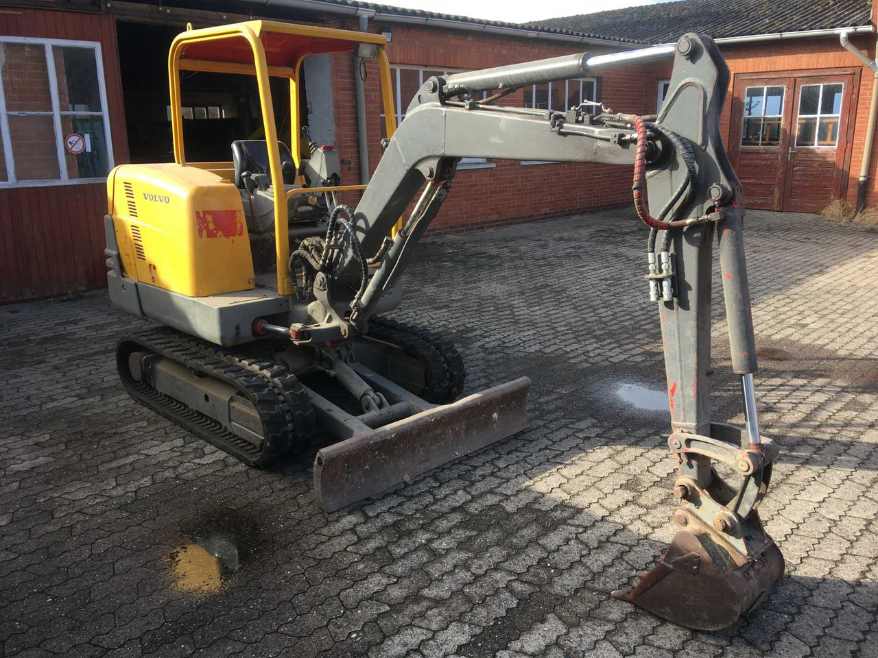 Volvo ECR28 - Pelle sur chenille: photos 1 Volvo ECR28 - Pelle sur chenille: photos 1