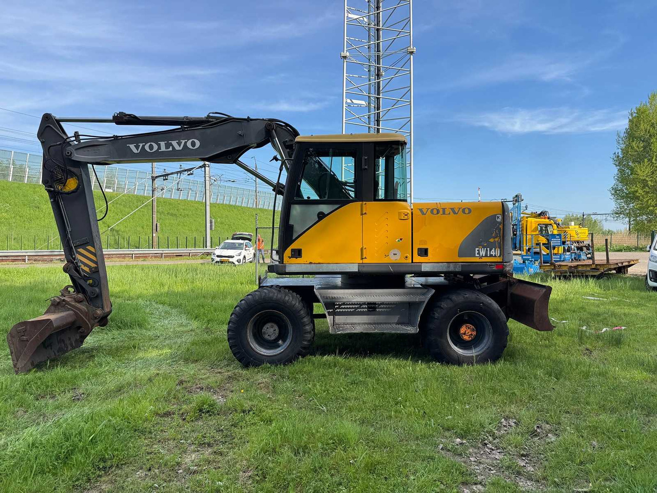 Volvo EW140 - Pelle sur pneus: photos 1 Volvo EW140 - Pelle sur pneus: photos 1