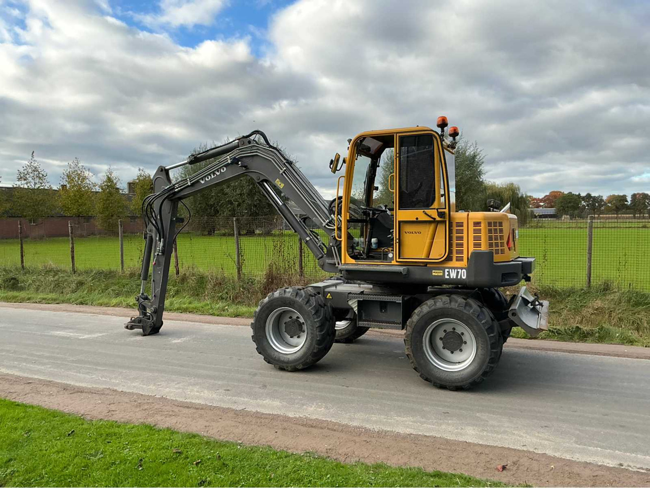Volvo EW70 - Pelle sur pneus: photos 4 Volvo EW70 - Pelle sur pneus: photos 4