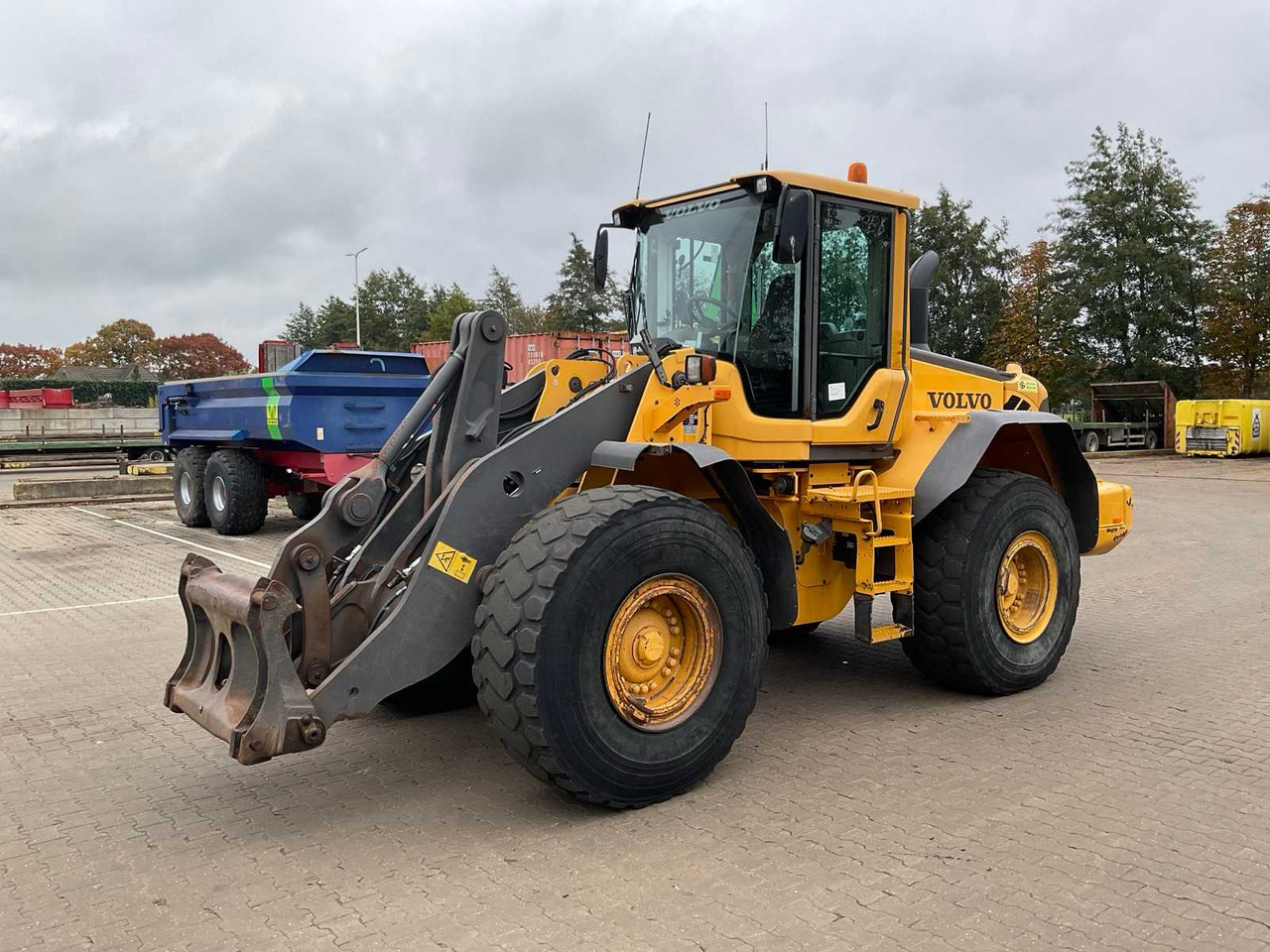 Volvo L120F - Chargeuse sur pneus: photos 1 Volvo L120F - Chargeuse sur pneus: photos 1