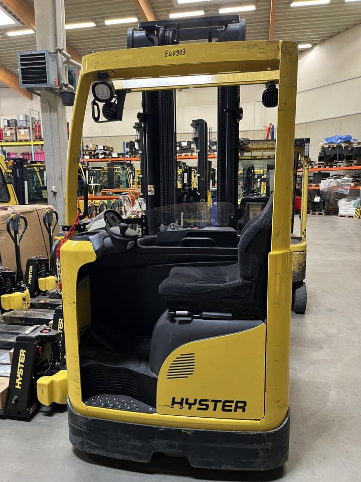 Hyster R1.4 - Chariot à mât rétractable: photos 3 Hyster R1.4 - Chariot à mât rétractable: photos 3
