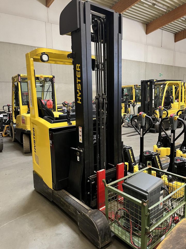 Hyster R1.4 - Chariot à mât rétractable: photos 2 Hyster R1.4 - Chariot à mât rétractable: photos 2