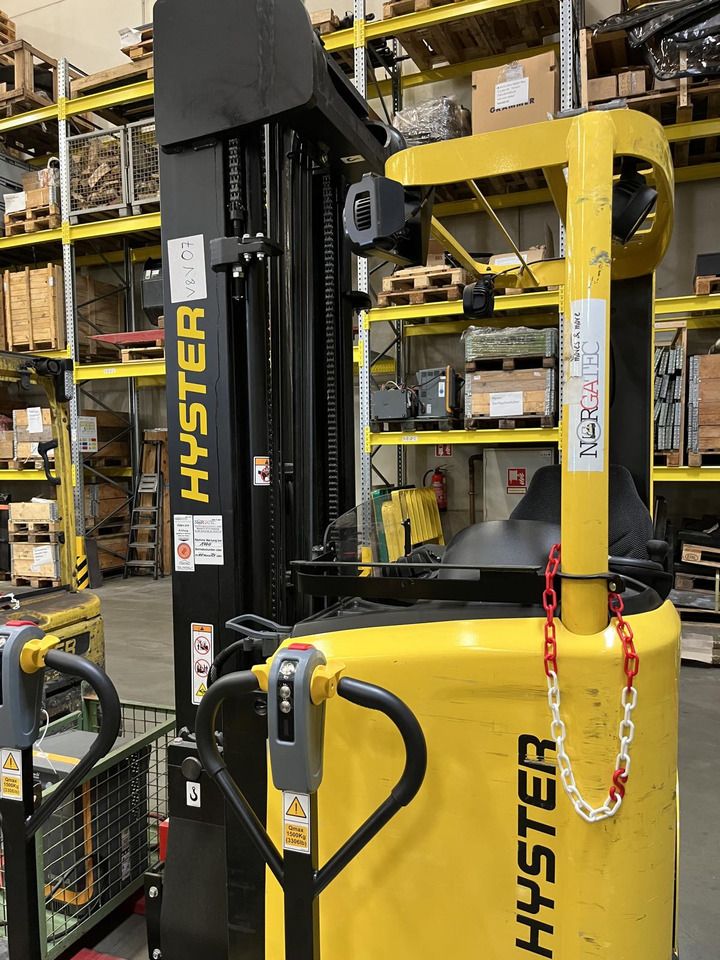 Hyster R1.4 - Chariot à mât rétractable: photos 4 Hyster R1.4 - Chariot à mât rétractable: photos 4
