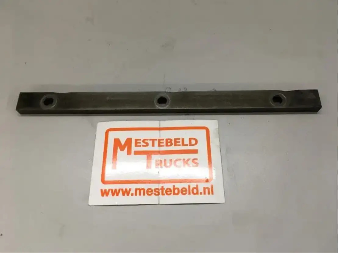 DAF Bevestigingsstrip - Moteur et pièces pour Camion: photos 1 DAF Bevestigingsstrip - Moteur et pièces pour Camion: photos 1