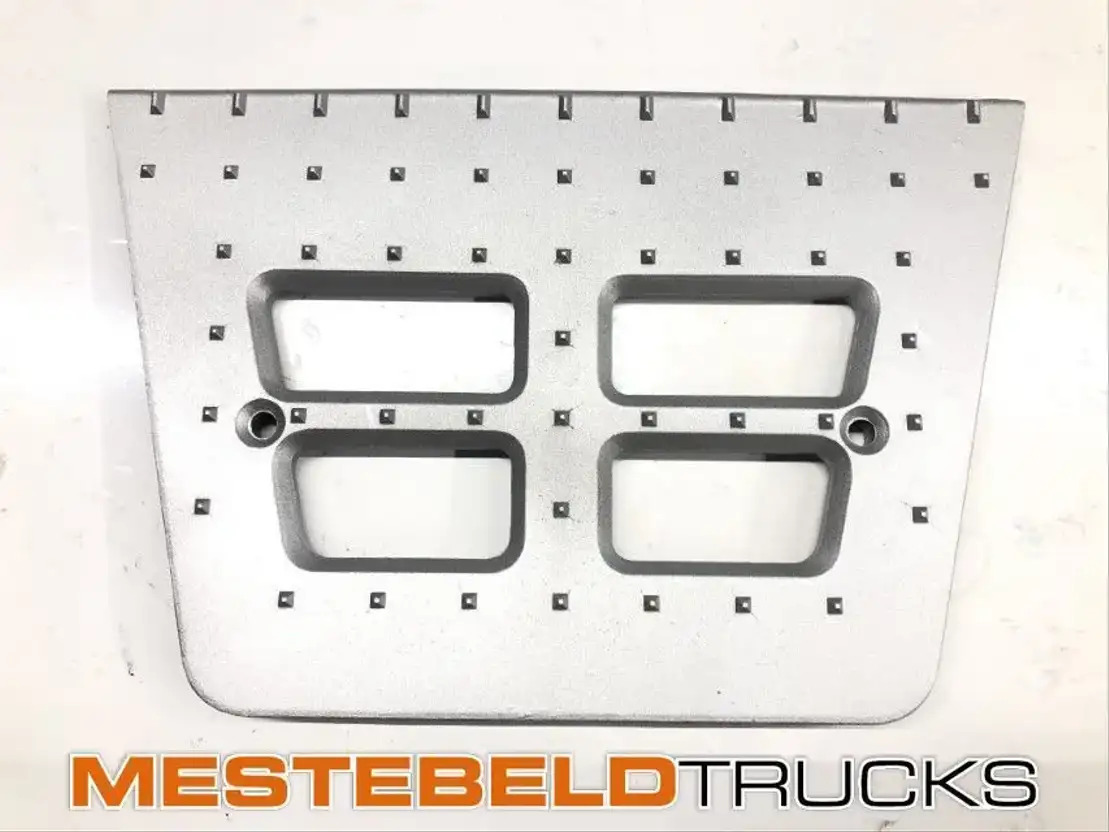 DAF Opstaptrede 85CF - Cabine et intérieur pour Camion: photos 1 DAF Opstaptrede 85CF - Cabine et intérieur pour Camion: photos 1