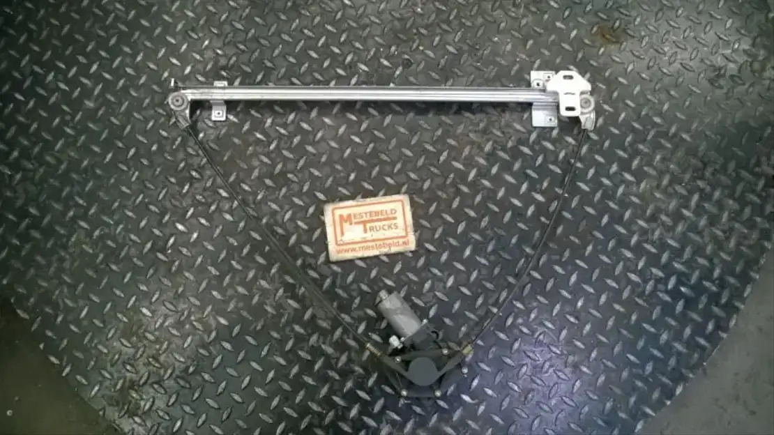 DAF Raammechanisme + motor rechts - Cabine et intérieur pour Camion: photos 1 DAF Raammechanisme + motor rechts - Cabine et intérieur pour Camion: photos 1