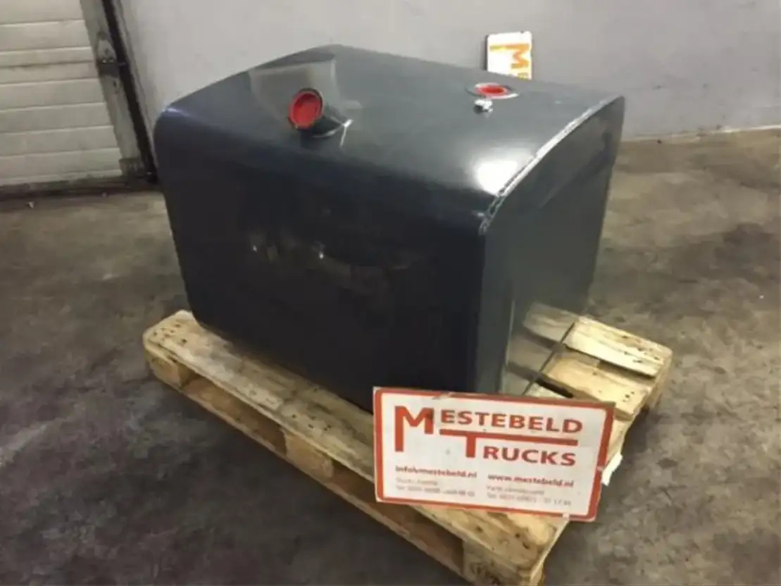 Diversen DIV. Brandstoftank 370 liter - Réservoir de carburant pour Camion: photos 1 Diversen DIV. Brandstoftank 370 liter - Réservoir de carburant pour Camion: photos 1