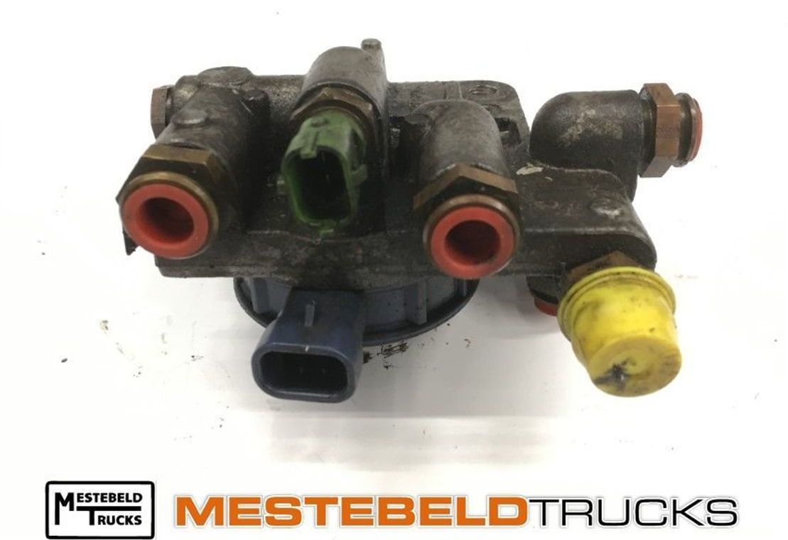 Iveco Brandstoffiltersteun - Préparation du carburant pour Véhicule utilitaire: photos 1 Iveco Brandstoffiltersteun - Préparation du carburant pour Véhicule utilitaire: photos 1