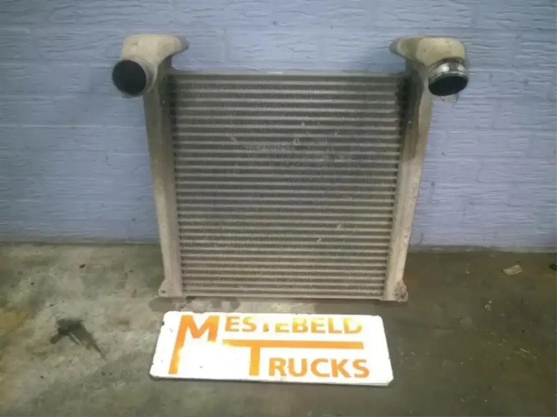 MAN Intercooler L2000 - Système de refroidissement pour Camion: photos 1 MAN Intercooler L2000 - Système de refroidissement pour Camion: photos 1