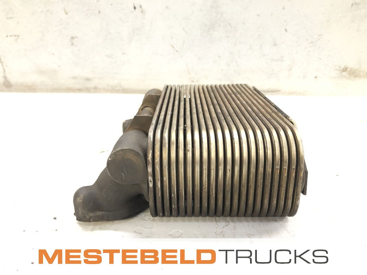 MAN Oliekoeler D2840 LF 04 - Moteur pour Camion: photos 2 MAN Oliekoeler D2840 LF 04 - Moteur pour Camion: photos 2