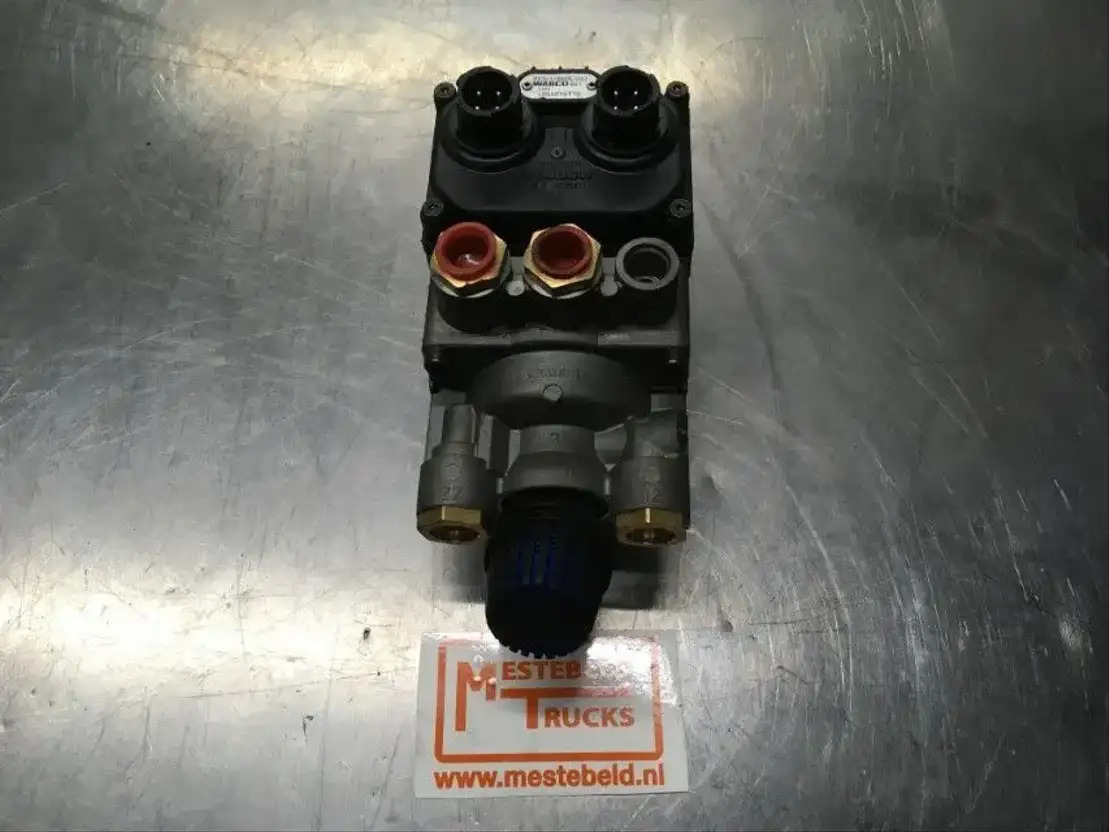 Mercedes-Benz Voetremventiel - Pièces de frein pour Camion: photos 1 Mercedes-Benz Voetremventiel - Pièces de frein pour Camion: photos 1