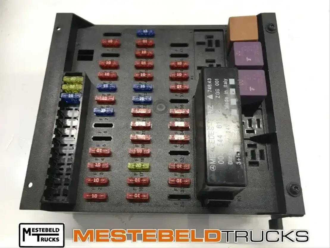Mercedes-Benz Zekeringkast Atego 1823 - Système électrique pour Camion: photos 1 Mercedes-Benz Zekeringkast Atego 1823 - Système électrique pour Camion: photos 1