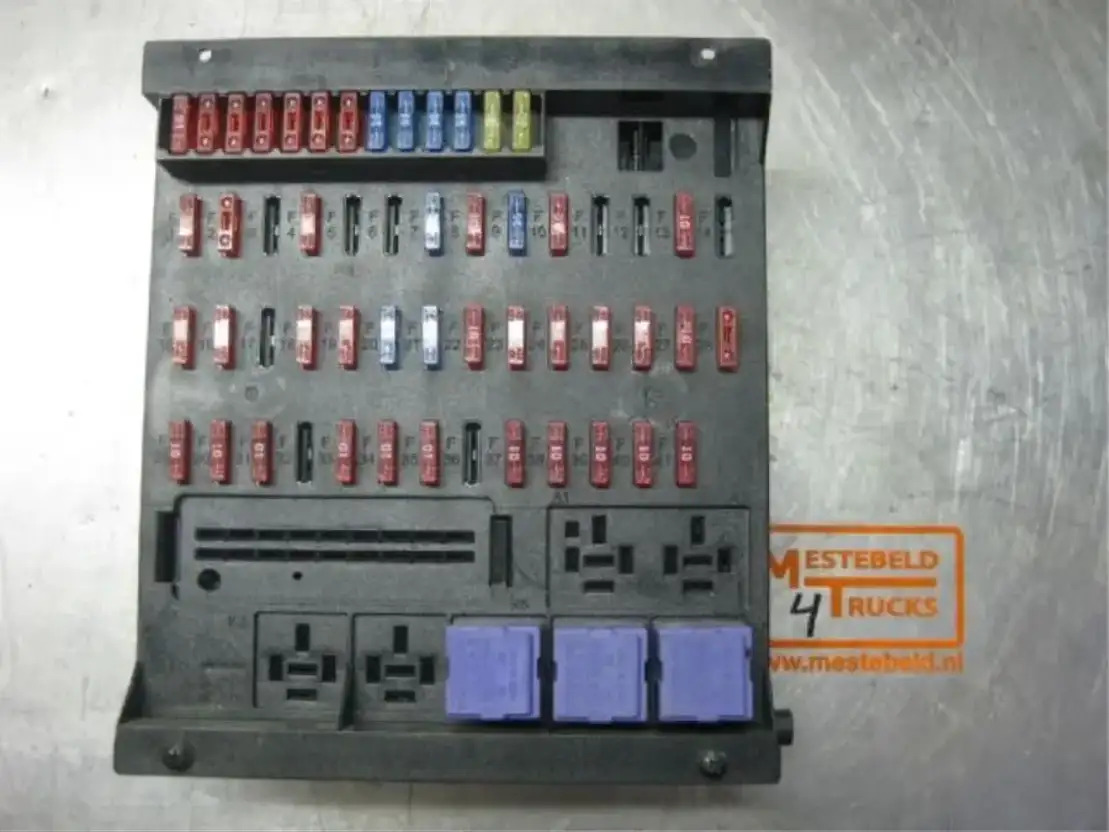 Mercedes-Benz Zekeringskast - Système électrique pour Camion: photos 1 Mercedes-Benz Zekeringskast - Système électrique pour Camion: photos 1