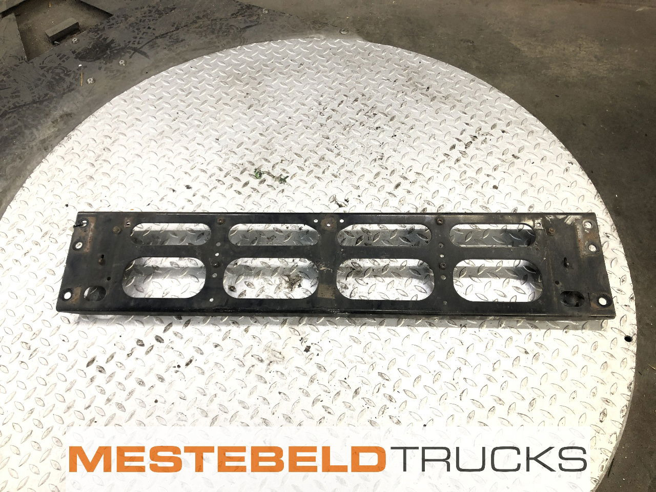 Volvo Frame ondergrille FH2 - Frame/ Châssis pour Camion: photos 1 Volvo Frame ondergrille FH2 - Frame/ Châssis pour Camion: photos 1