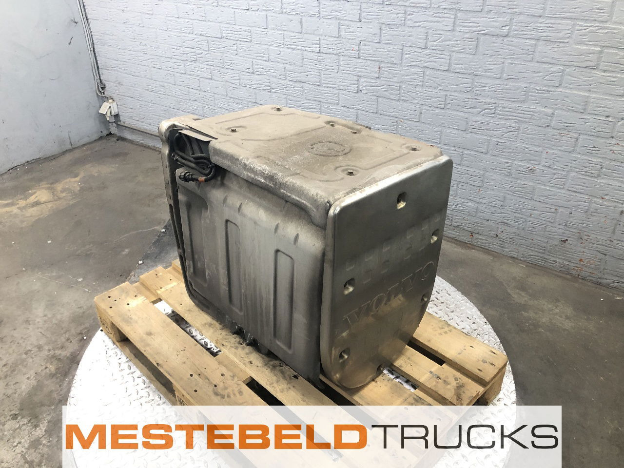 Volvo Katalysator - Système d'échappement pour Camion: photos 1 Volvo Katalysator - Système d'échappement pour Camion: photos 1