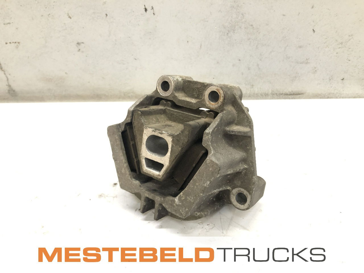 Volvo Motorsteun achter FL - Moteur pour Camion: photos 1 Volvo Motorsteun achter FL - Moteur pour Camion: photos 1