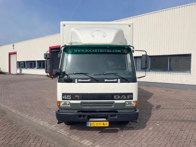 DAF LF 45.130 CLEAN HORSES NL-TRUCK - Camion chevaux: photos 2 DAF LF 45.130 CLEAN HORSES NL-TRUCK - Camion chevaux: photos 2
