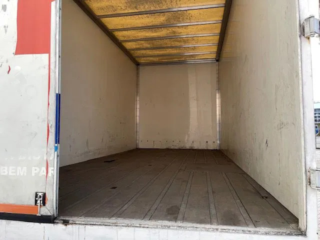 DAF XF 95.380 Euro 2 Manual-Gear - Camion fourgon: photos 5 DAF XF 95.380 Euro 2 Manual-Gear - Camion fourgon: photos 5