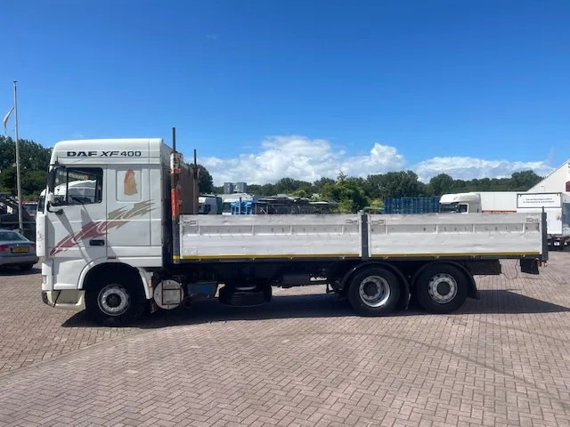 DAF XF 95 8 Tires (6x2) euro 2 - Camion plateau: photos 4 DAF XF 95 8 Tires (6x2) euro 2 - Camion plateau: photos 4