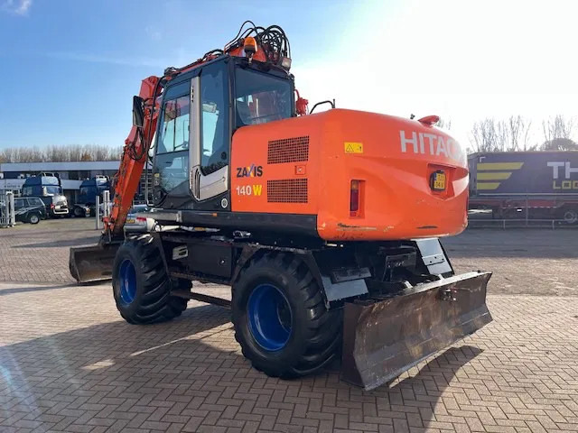 Hitachi ZX 140W-3 - Pelle sur pneus: photos 3 Hitachi ZX 140W-3 - Pelle sur pneus: photos 3