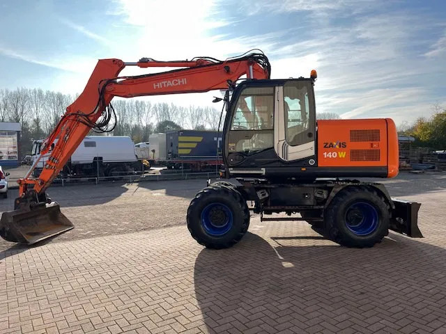Hitachi ZX 140W-3 - Pelle sur pneus: photos 5 Hitachi ZX 140W-3 - Pelle sur pneus: photos 5