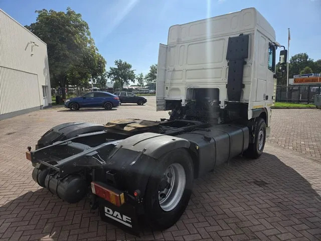 DAF XF 95.430 Manual gear Euro 3 - Tracteur routier: photos 4 DAF XF 95.430 Manual gear Euro 3 - Tracteur routier: photos 4