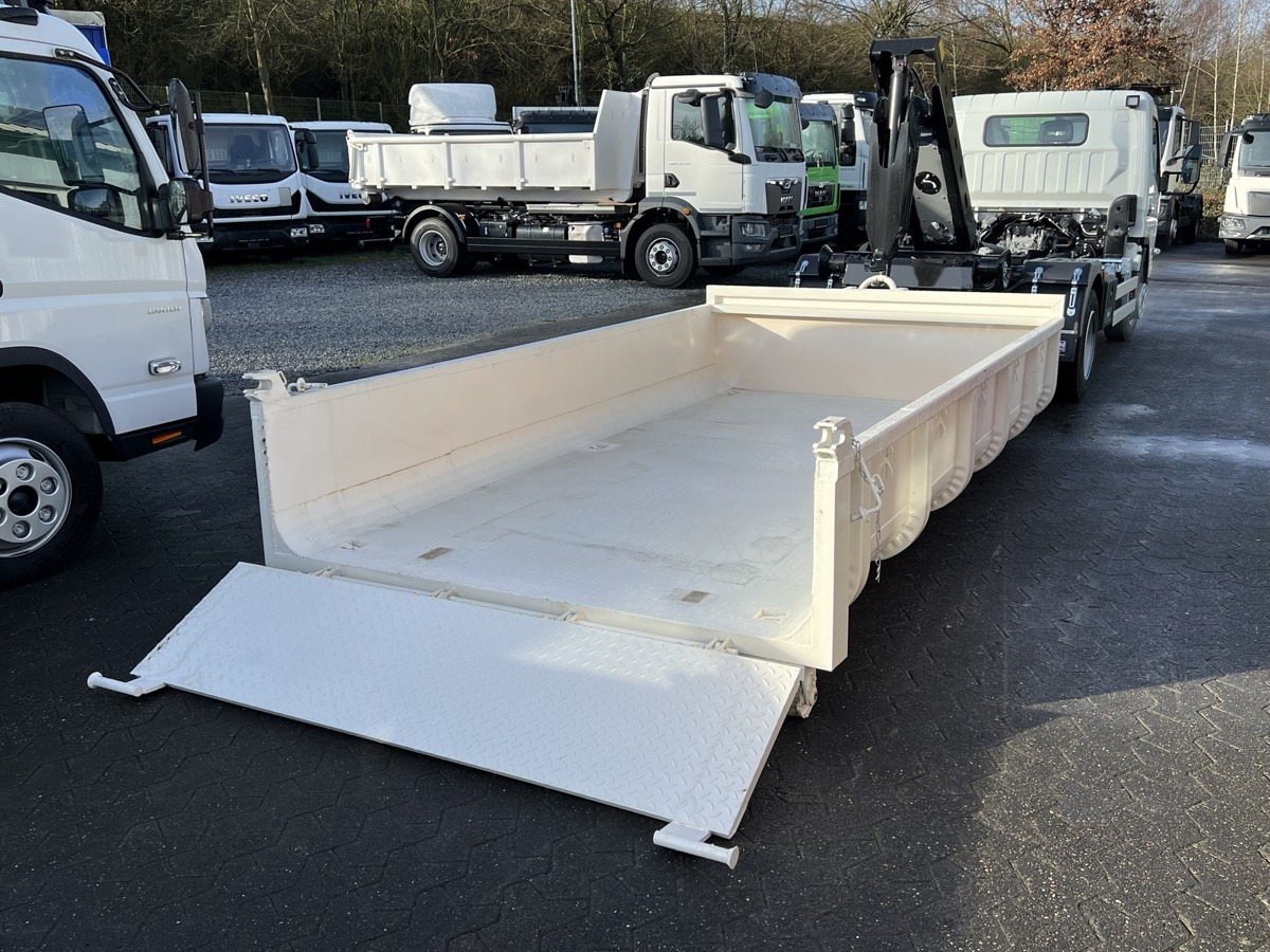 FUSO Canter FUSO 7C18 City Abrollkipper Miete - Camion ampliroll: photos 4 FUSO Canter FUSO 7C18 City Abrollkipper Miete - Camion ampliroll: photos 4