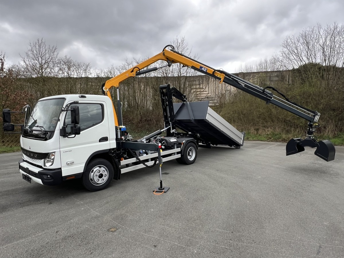 FUSO FUSO 9C18 City Abrollkipper + Ladekran m.Greifer - Utilitaire benne: photos 3 FUSO FUSO 9C18 City Abrollkipper + Ladekran m.Greifer - Utilitaire benne: photos 3