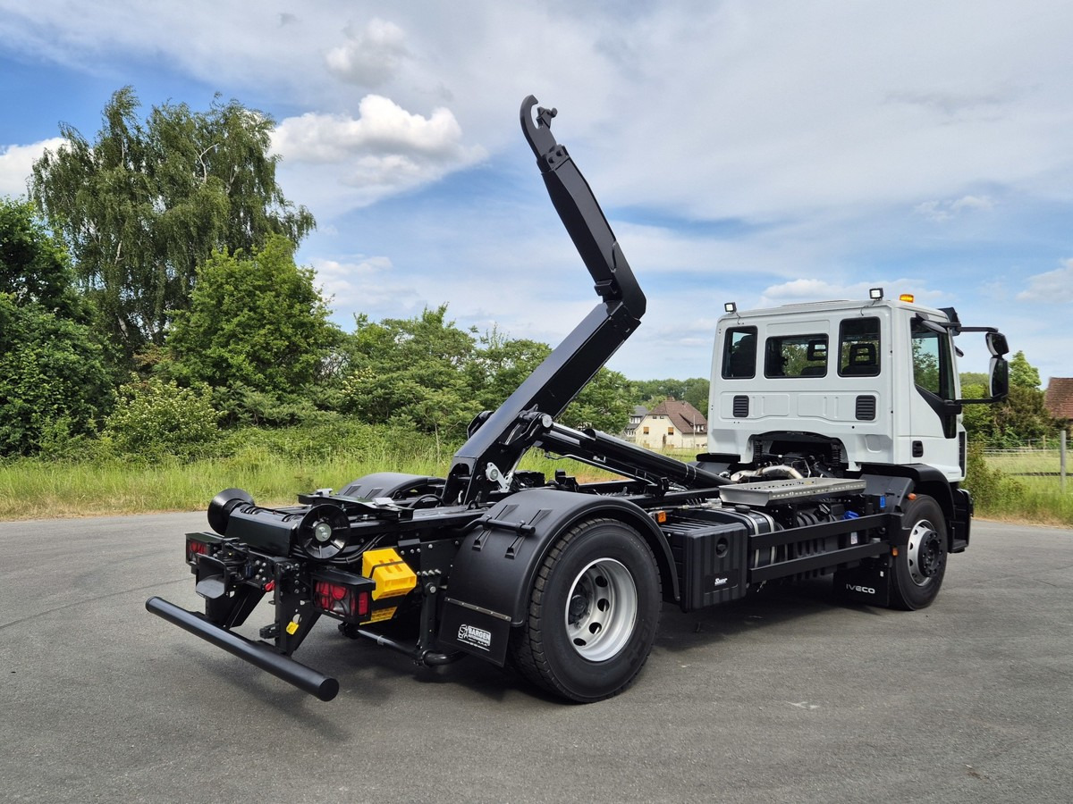 IVECO Euro Cargo 180E32 4x2 Abrollkipper Teleskoparm - Camion ampliroll: photos 4 IVECO Euro Cargo 180E32 4x2 Abrollkipper Teleskoparm - Camion ampliroll: photos 4