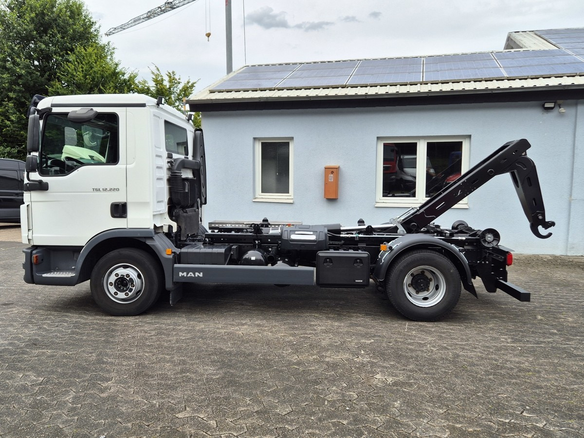 MAN TGL 12.220 BL City Abrollkipper  AHK Euro 6 - Camion ampliroll: photos 4 MAN TGL 12.220 BL City Abrollkipper  AHK Euro 6 - Camion ampliroll: photos 4