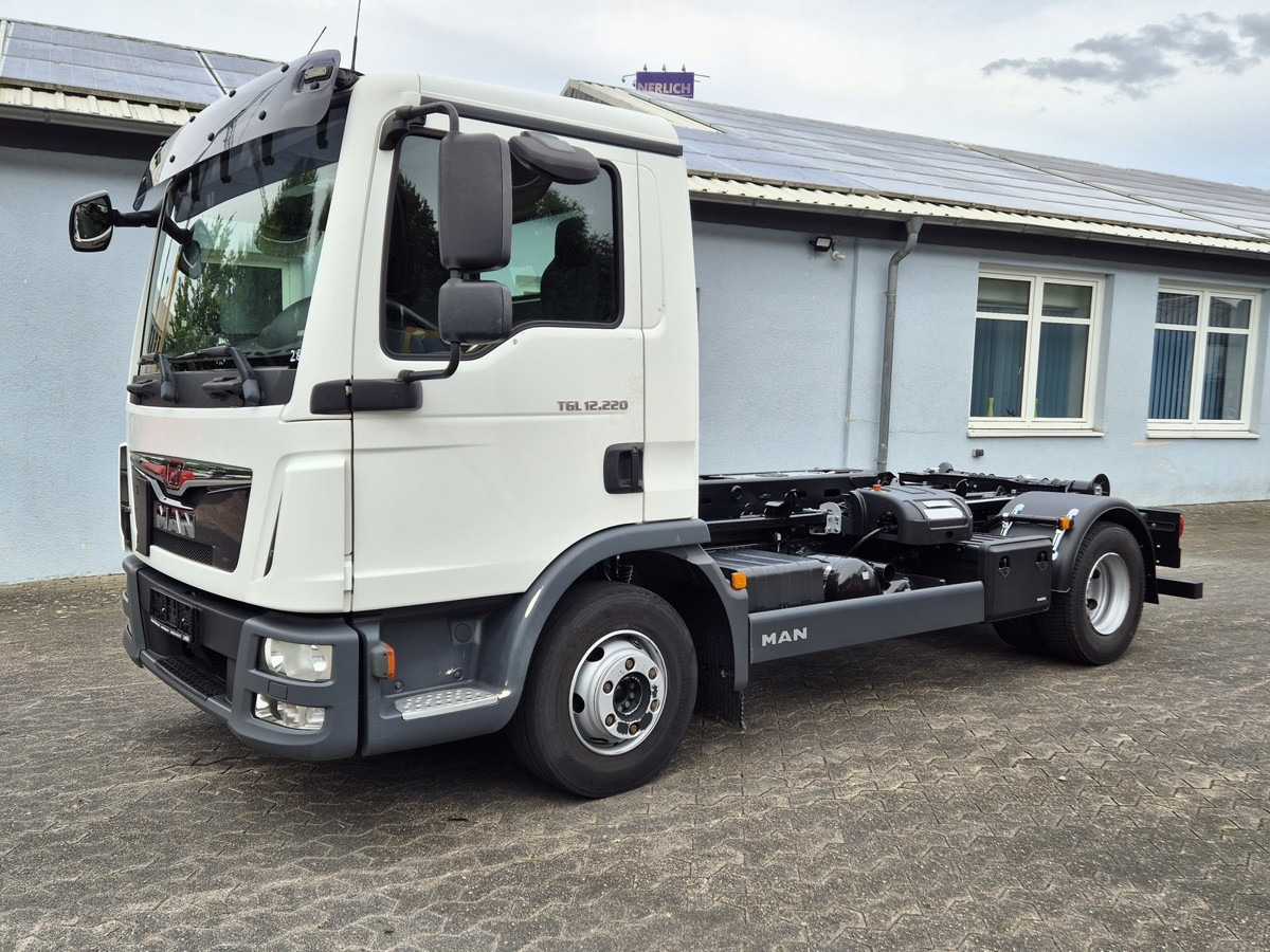 Camion ampliroll MAN TGL 12.250 BL City Abrollkipper AHK Euro 6: photos 15
