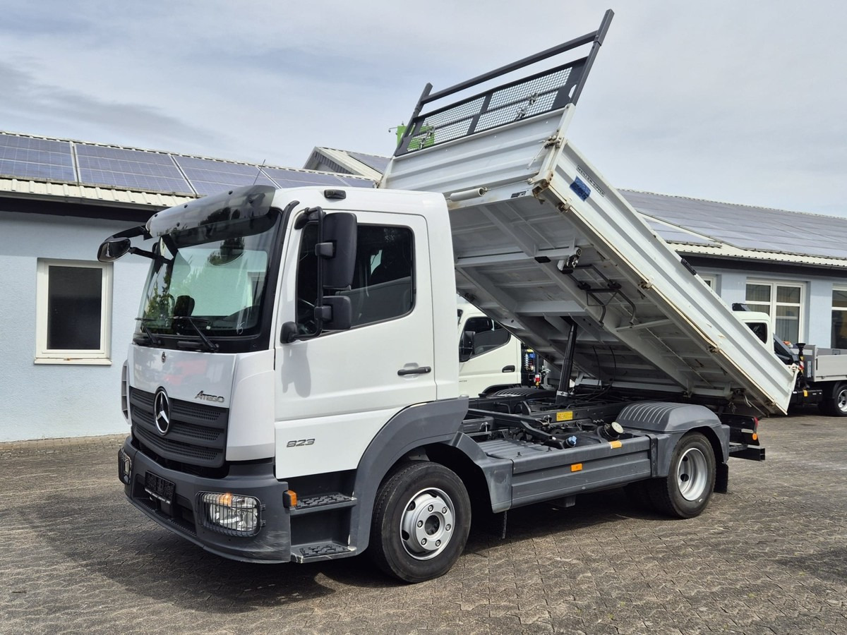MERCEDES-BENZ Atego 823 3-Seiten Kipper Meiller 2 x AHK - Utilitaire benne: photos 1 MERCEDES-BENZ Atego 823 3-Seiten Kipper Meiller 2 x AHK - Utilitaire benne: photos 1